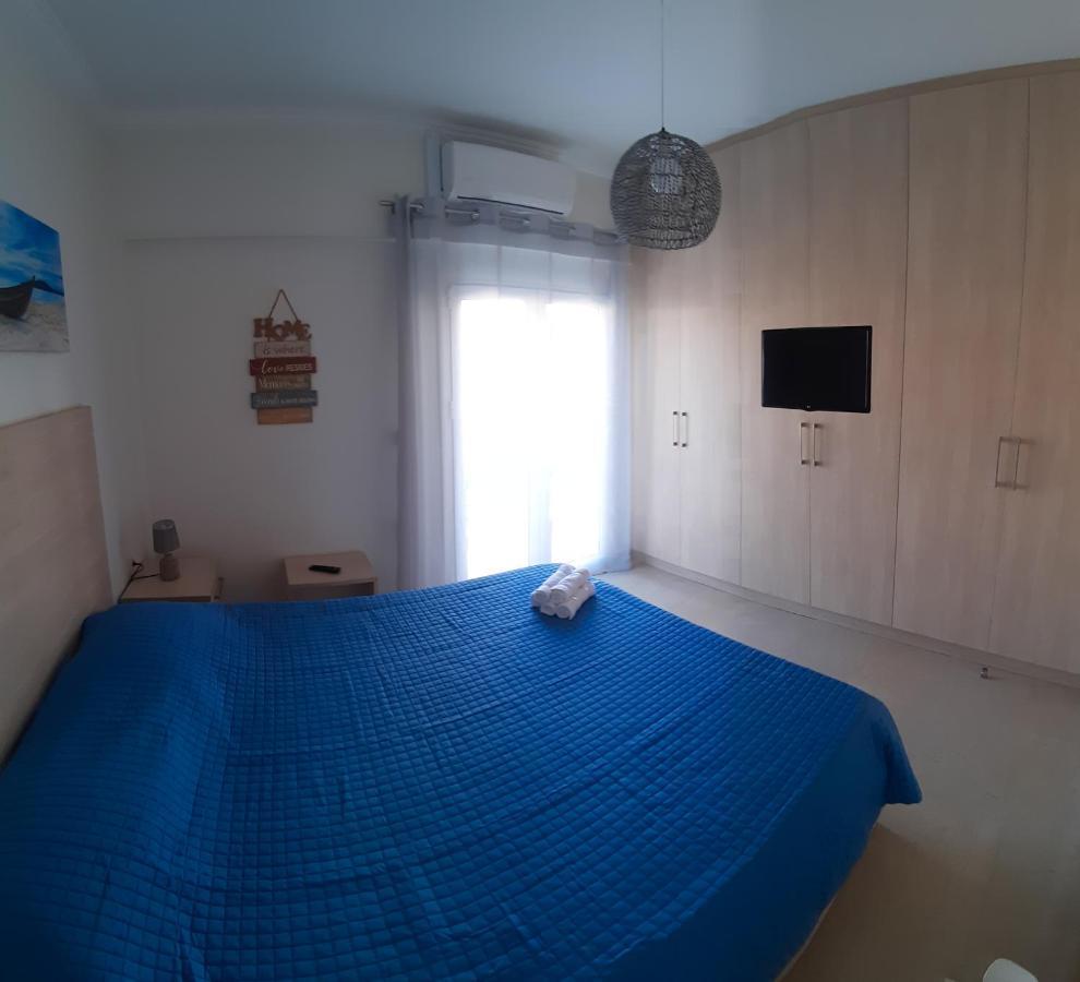 Central Apartment Near The Beach With Huge Private Terrace Loutráki Exterior photo